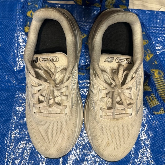 New Balance Women's Cream Sneakers WIDE size 10 - Picture 1 of 5